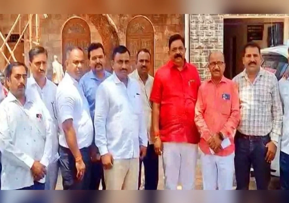 belgaavmadhil shikshak badlyancha gondhal akher mitla