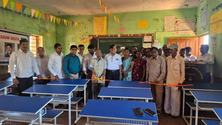 bijgarni high schoolsathi rotary club of dakshin belgaav kadun 25 bench bhet