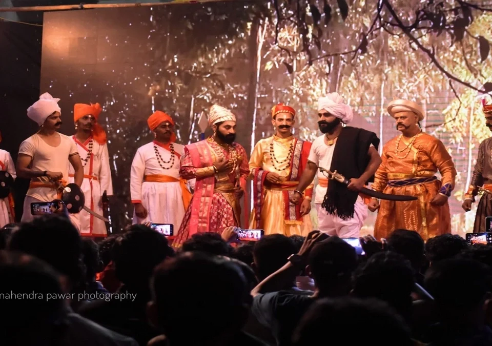 chavat galli shivjayanti utsav mandalacha sajiv dekhava ekach thikani sadar honar