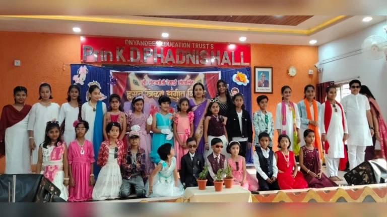 hasat-khelat sangeet shibirachi sangata