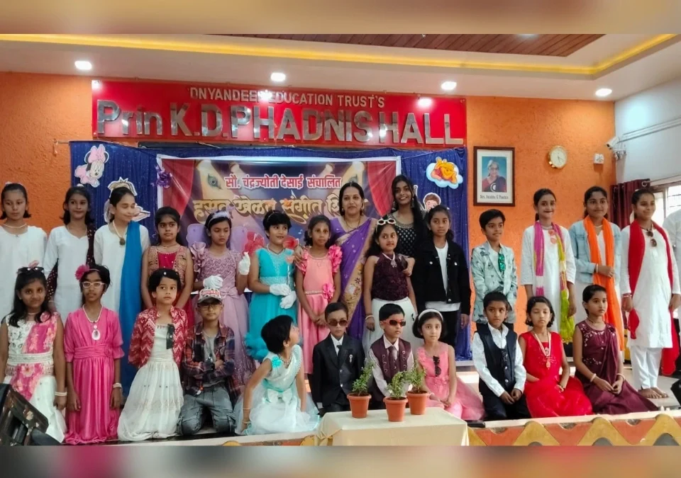 hasat-khelat sangeet shibirachi sangata