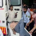 madhya pradeshat pickup-van ulatun 12 majurancha mrutyu