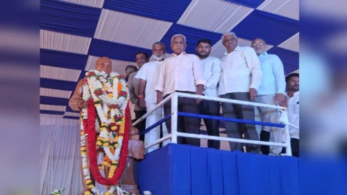 महाराष्ट्र एकीकरण समितीच्यावतीने डॉ. बाबासाहेब आंबेडकरांना अभिवादन