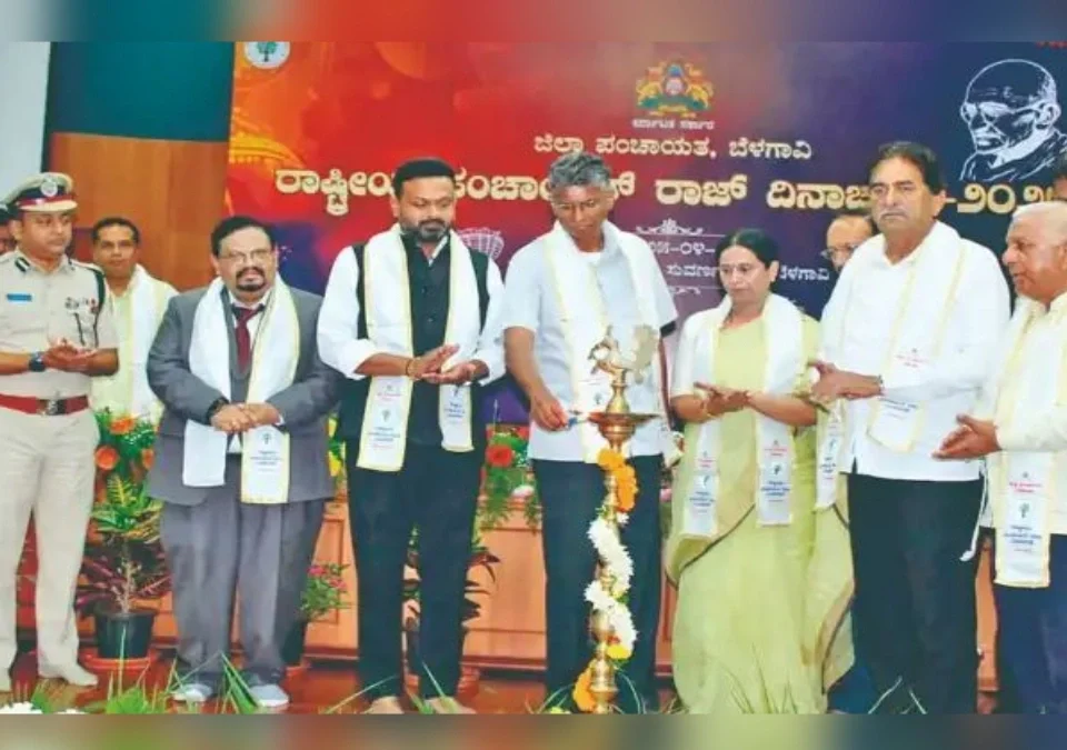 mahatma gandhinche gram surajyache swapna sakar karanyasathi sarkar katibaddh