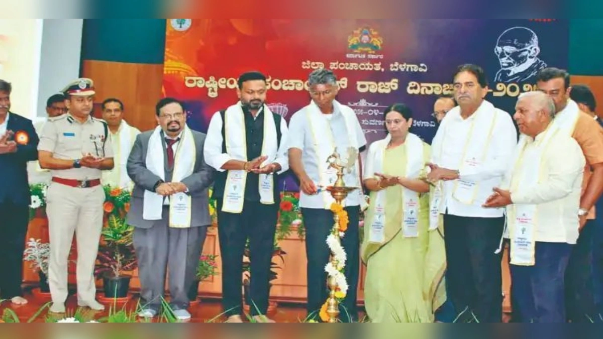 mahatma gandhinche gram surajyache swapna sakar karanyasathi sarkar katibaddh