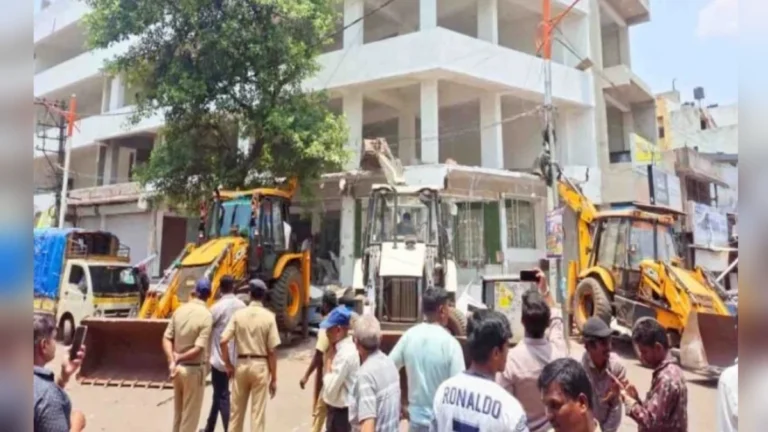 maruti galliteel anadhikrut imaarativar mahapalikechi karvai