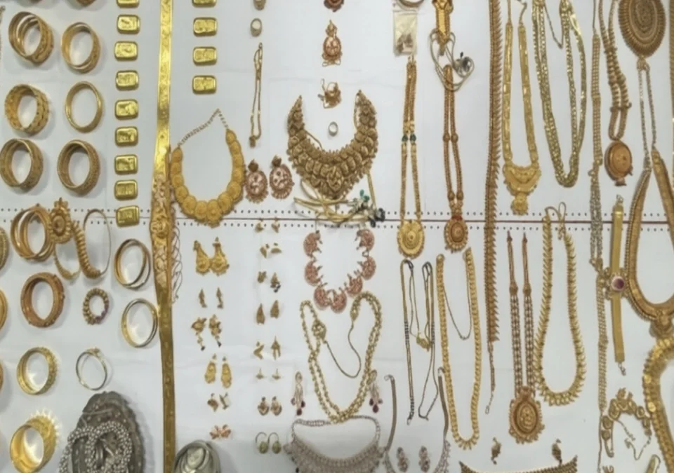 nagarvikas sahayyak karyakari abhiyantyachya nivassthani 14 kotinche tabbal ghbad