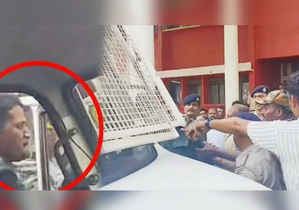 nyayalayachya aavarat rodyshiter kadun dhingana