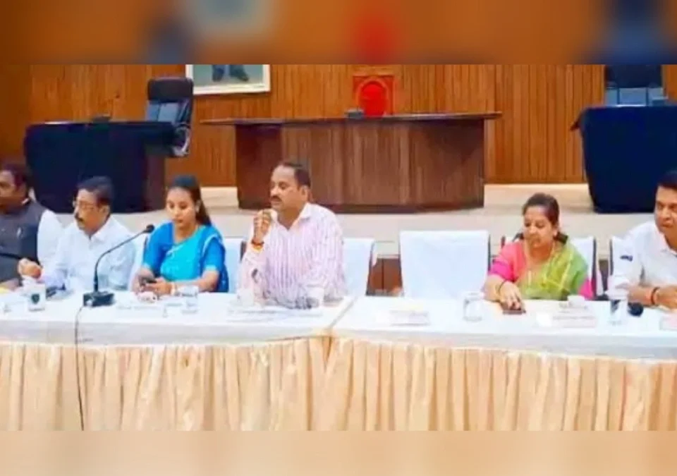 panitanchai dur karanyasathi panipuravthyachi pralambit kame tatadine purna kara