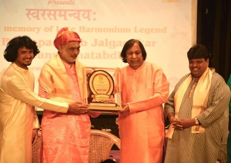 samvadini vadak pandit sudhanshu kulkarnina pandit appasaheb jalgaonkar puraskar pradan
