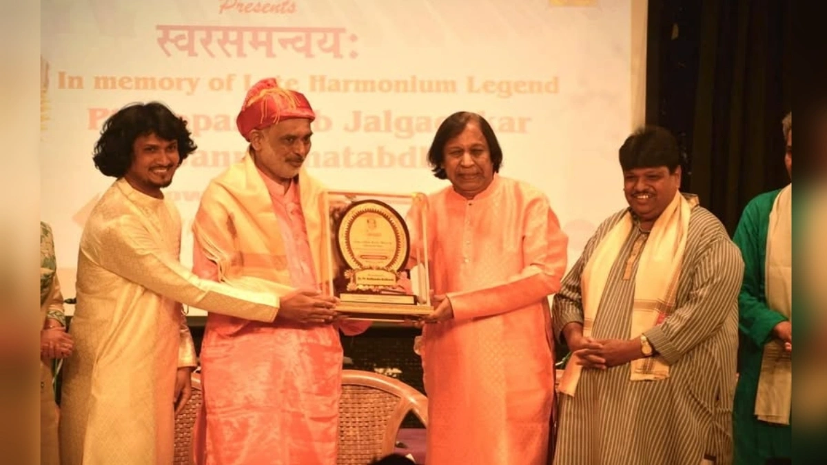 samvadini vadak pandit sudhanshu kulkarnina pandit appasaheb jalgaonkar puraskar pradan