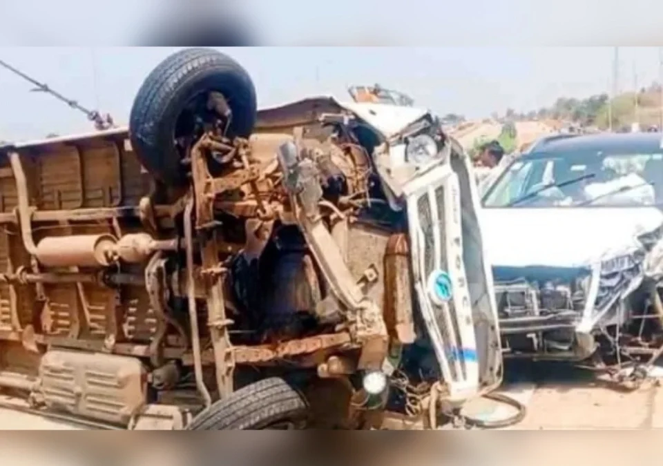 sankeshwarjawal varhadi tempo travellerla carchi dhadak