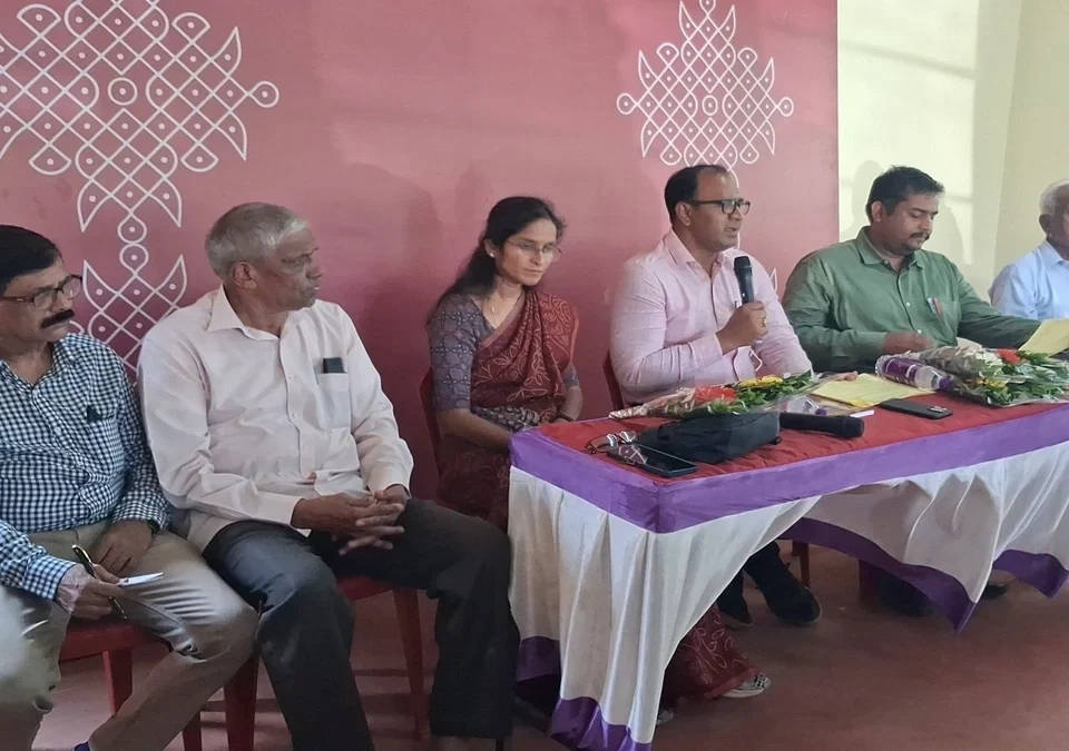 seemabhagatil vidyarthyansathi savaltit abhyaskram praveshachi mahiti denyasathi karyashala sampann