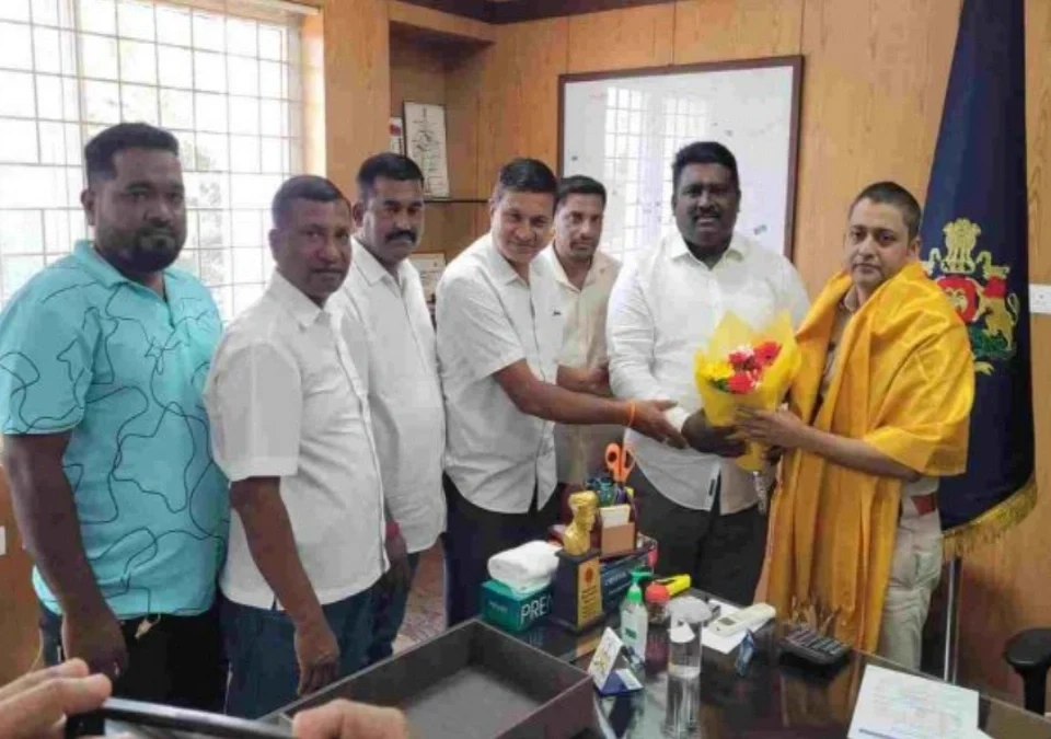 shivjayanti miravnuk shantetet par padlyabaddal police ayukt-upayuktancha satkar