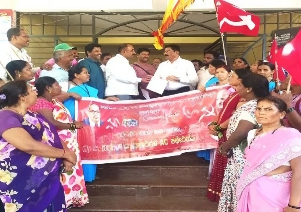 vividh magnyanchya poorttesathi kantrati karmcharyanche sarkarala nivedan