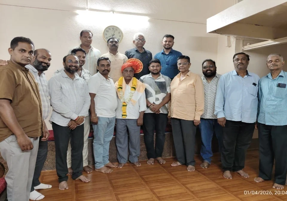 yuva samitichya vatine madhyavartiche navnirvachit adhyaksh prakash margale yancha satkar