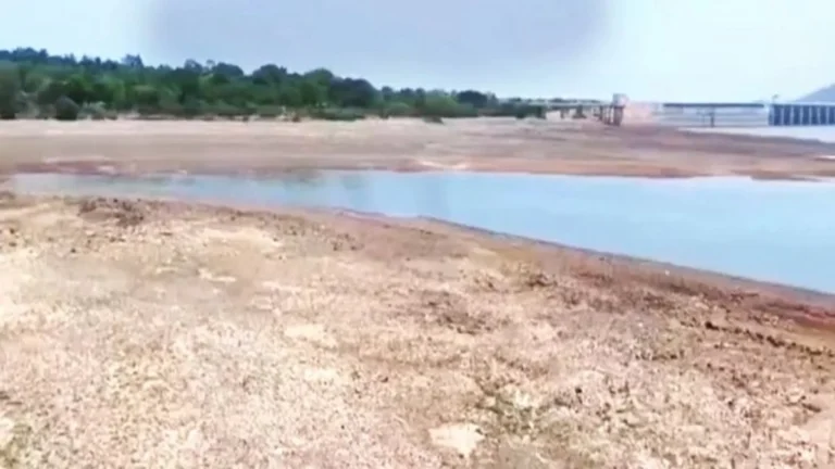 alamatti jalashayachya pani patlit ghat