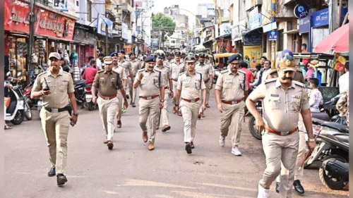 bakri eidchya parshvabhumivar belgaav shaharat polisanche pathsanchalan