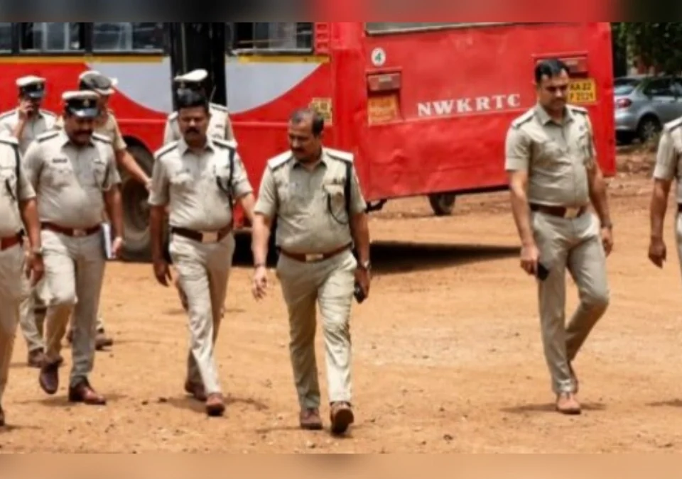bangladeshi ghusakhoranchya sanshayavarun tabyat ghetlelyanchi tapasaninantar sutka