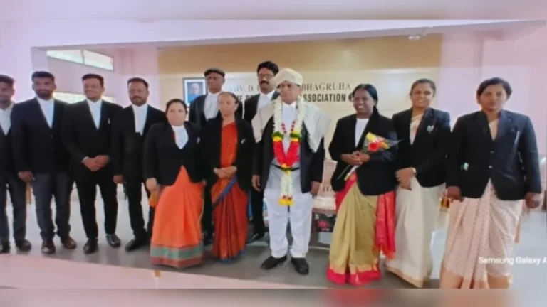 belgaav bar associationchya nutan karyakarini swikarla padbhar