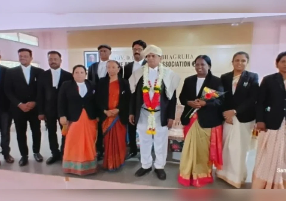 belgaav bar associationchya nutan karyakarini swikarla padbhar
