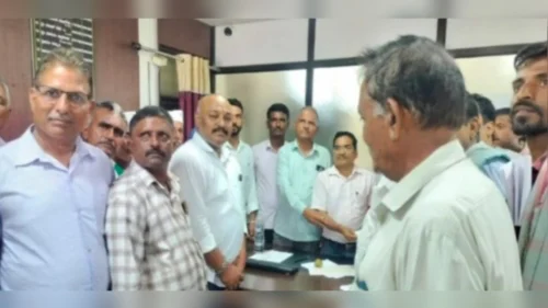 belgaav-dharwad railway prakalpala shetkaryancha tivra virodh
