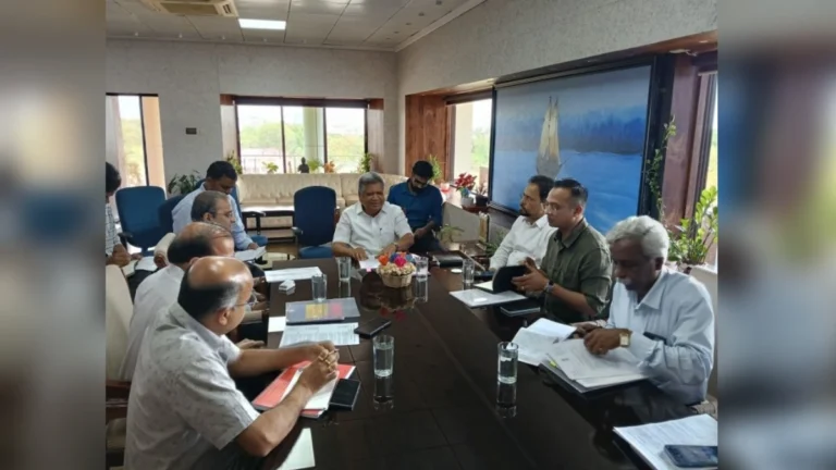 belgaav-goa aani bengaluru-mumbai navin railway sevanchya magnila gati dya