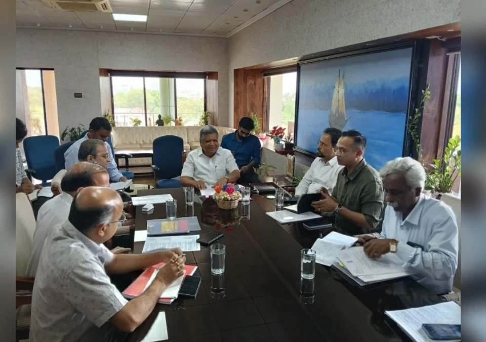 belgaav-goa aani bengaluru-mumbai navin railway sevanchya magnila gati dya