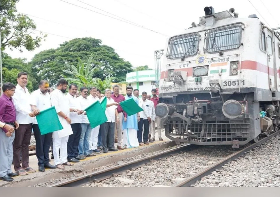 belgaav sikandarabad saptahik railwayla prarambh (1)