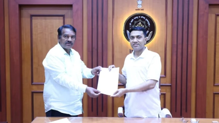 belgaavkaranna dilasa ; govyatil avajavi vahatuk dand kami honar