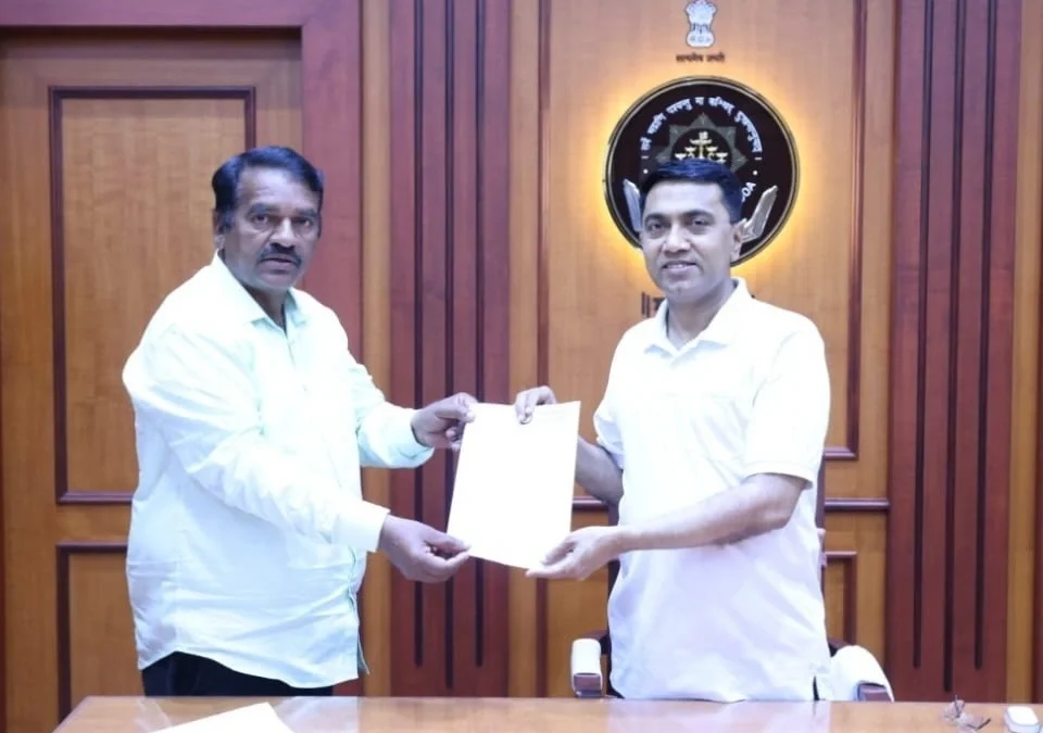 belgaavkaranna dilasa ; govyatil avajavi vahatuk dand kami honar
