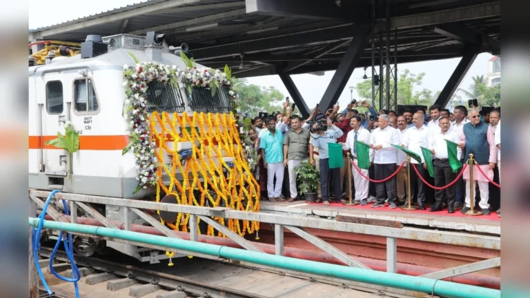 bengaluru-belgaav-mumbai navya railvesevecha shubharambh