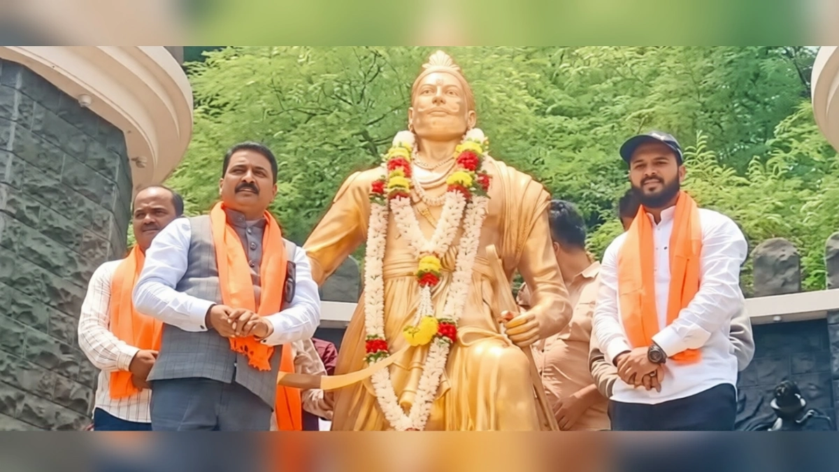 bjp yuva morchachya vatine belgaavat dh. sambhaji maharaj jayanti sajri