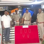 bussthanakanvar dagine chori karanarya don mahilanna atak