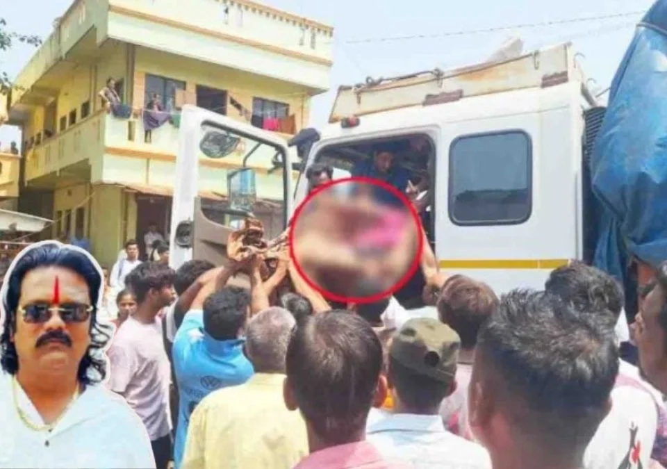 kangrali budruk yethe truckmadhe chalak mrutavasthat aadhallyane khalbal