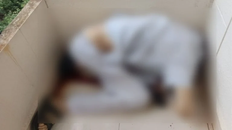 karkarogane trast doctorachi goli zhadun gheun atmahatya