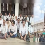 khasgi bajaratil vyaparyanchya vilinakaranavirodhat apmcsamor andolan