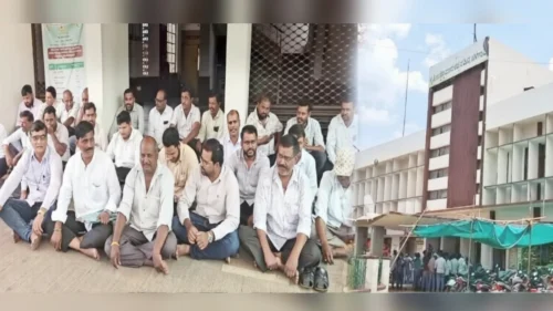 khasgi bajaratil vyaparyanchya vilinakaranavirodhat apmcsamor andolan