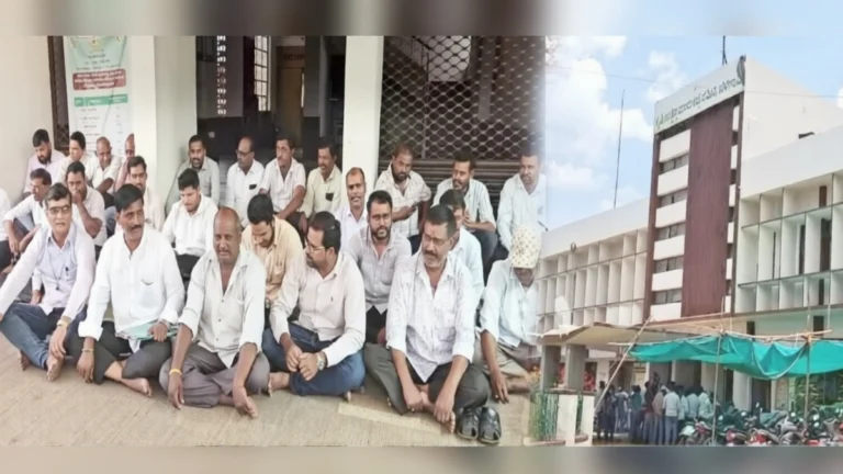 khasgi bajaratil vyaparyanchya vilinakaranavirodhat apmcsamor andolan