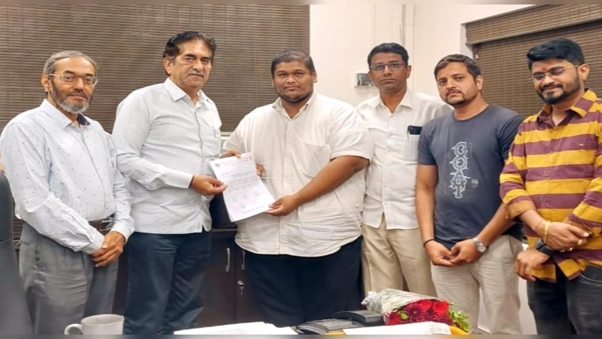 konthehi rajkaran na aanata kapiltirth talavacha vikas karanar