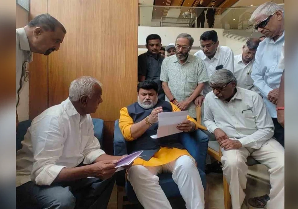 maharashtra ekikaran samitila andolanachi garaj bhasu denar nahi