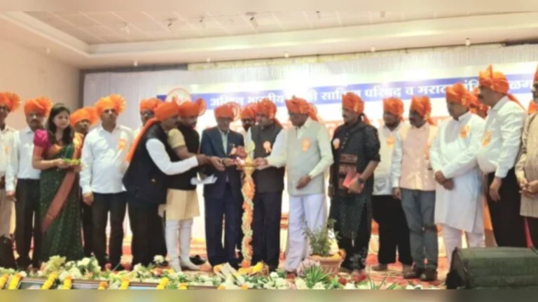 samajat jagrutisathi sahityikanni sakriya bhumika ghyavi