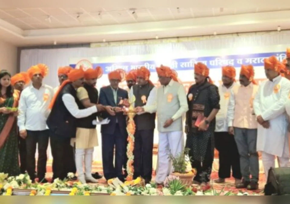samajat jagrutisathi sahityikanni sakriya bhumika ghyavi