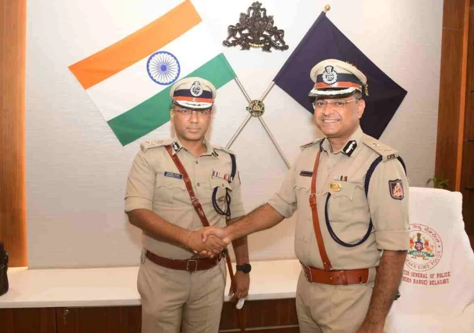 varishtha police adhikari sandeep patil yanni swikarla padbhar