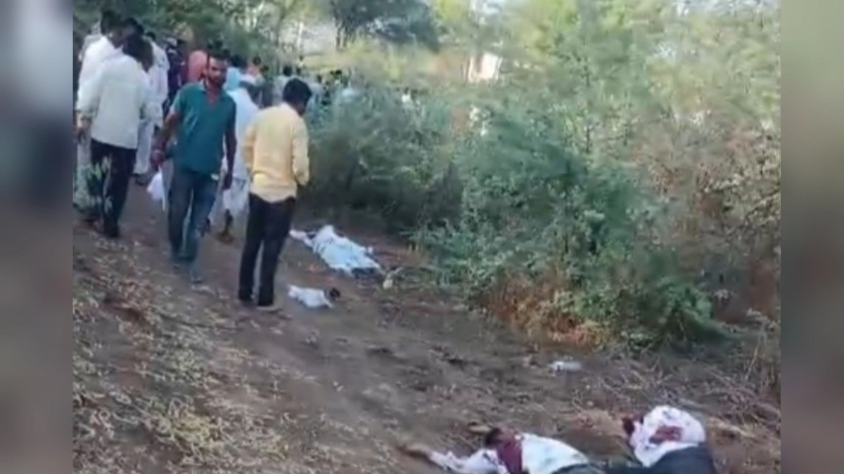vijaypur talukyat jaminichya vadatun saha jananchi golya zhadun hatya