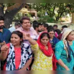 adityaraj companychya karmacharyankadun patrakaranna adavnyacha prayatna