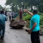 amboli ghatat kadyavarun don bhalemothe dagad kosalale