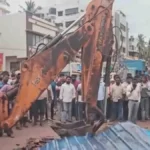 angolmadhe mahapalikechi atikramananvar karvai