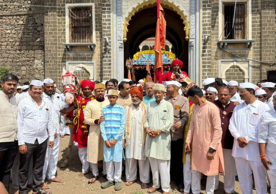 ankali yethun maulinchya manachya ashvanche aalandikade prasthan