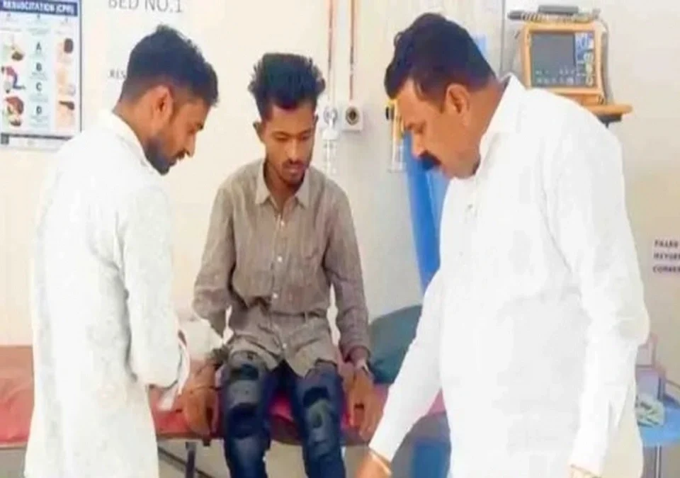 apghatatil jakhminna maji aamdaranchi madat